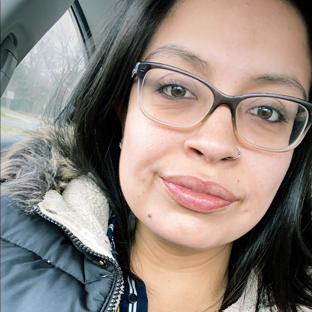 Meet your Posher, Alejandra